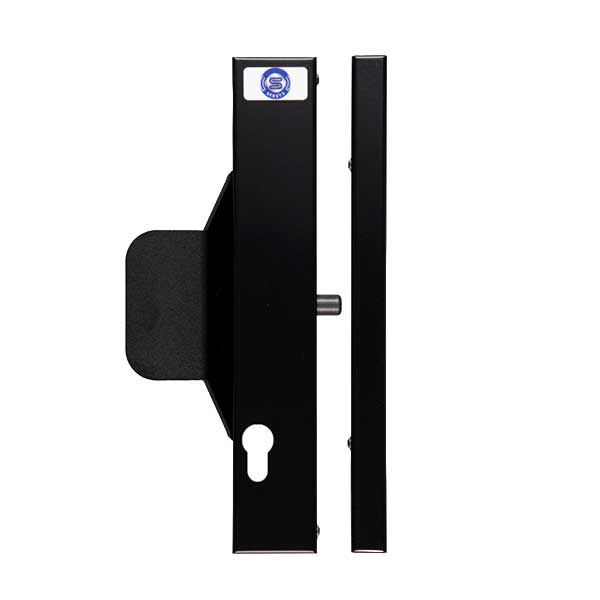 Cerradura motorizada de superficie SIMPLY de 1 punto instalada en puerta de apertura derecha